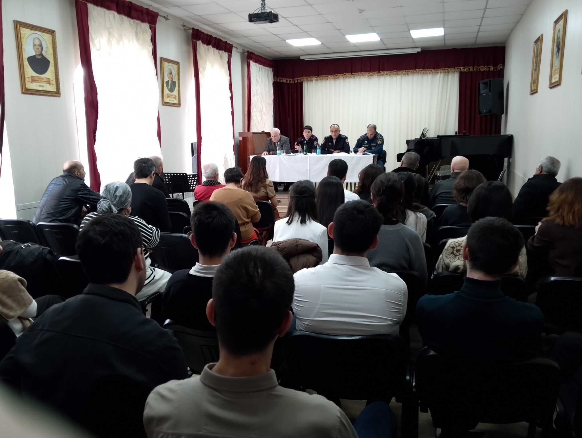 Встреча с жильцами центральной зоны города по вопросам  профилактики правонарушений, пожарной безопасности и  отравления угарным газом